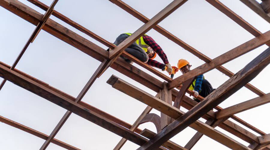 Professional residential roofers in Lyons, OR